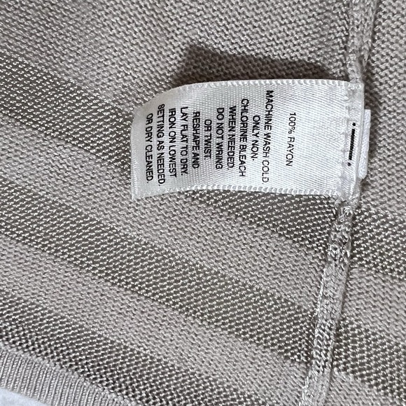 White House  & Black Market Sweater Beige, neutral, short sleeve‎ Lightweight XS - Picture 6 of 9